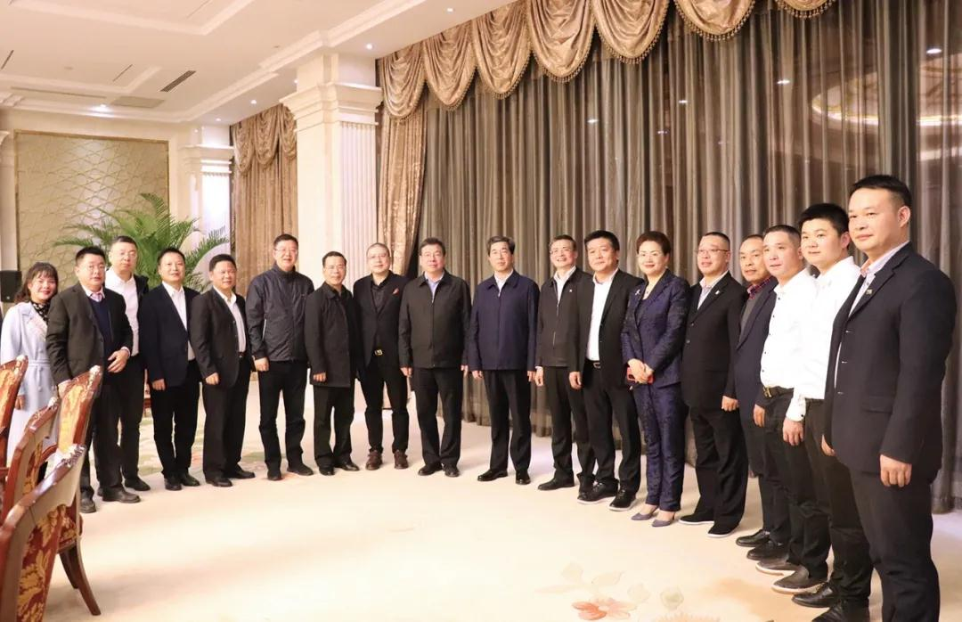 寧夏回族自治區(qū)黨委書記、人大常委會(huì)主任陳潤兒親切會(huì)見湖南民營企業(yè)代表團(tuán)