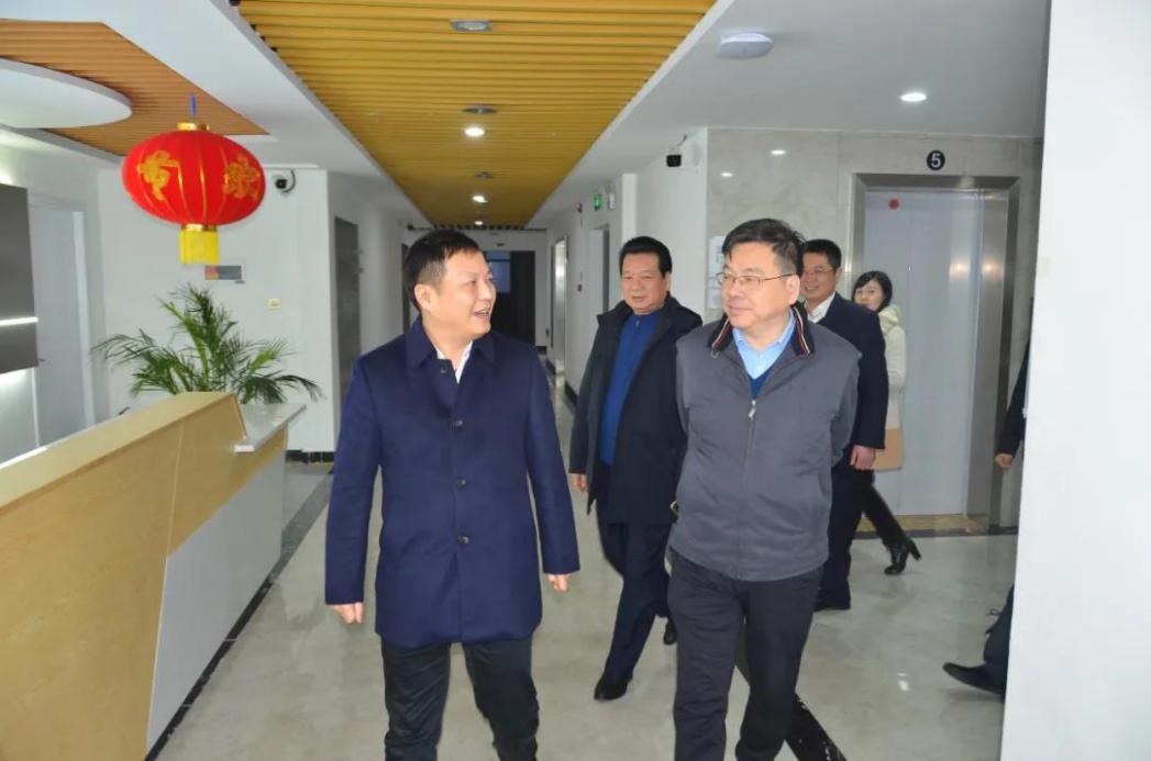 湖南省政協(xié)副主席、省工商聯(lián)主席張健一行蒞臨九九智能環(huán)保考察調(diào)研
