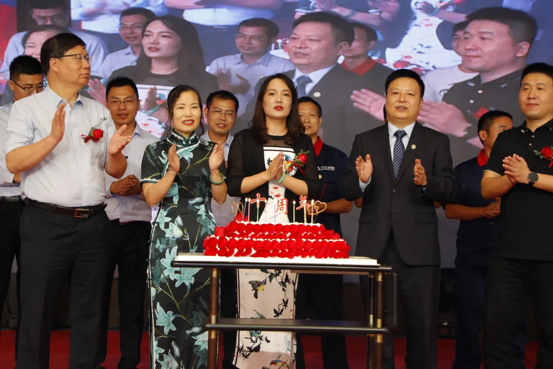 踐創(chuàng)業(yè)初心，擔(dān)使命前行