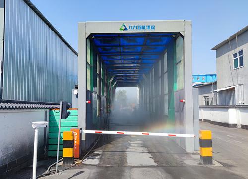 智能洗車機，解決廠區(qū)車輛揚塵污染難題，實現(xiàn)超低排放